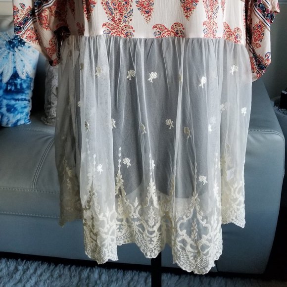 Soieblu Patterned Lace Top - Picture 4 of 16